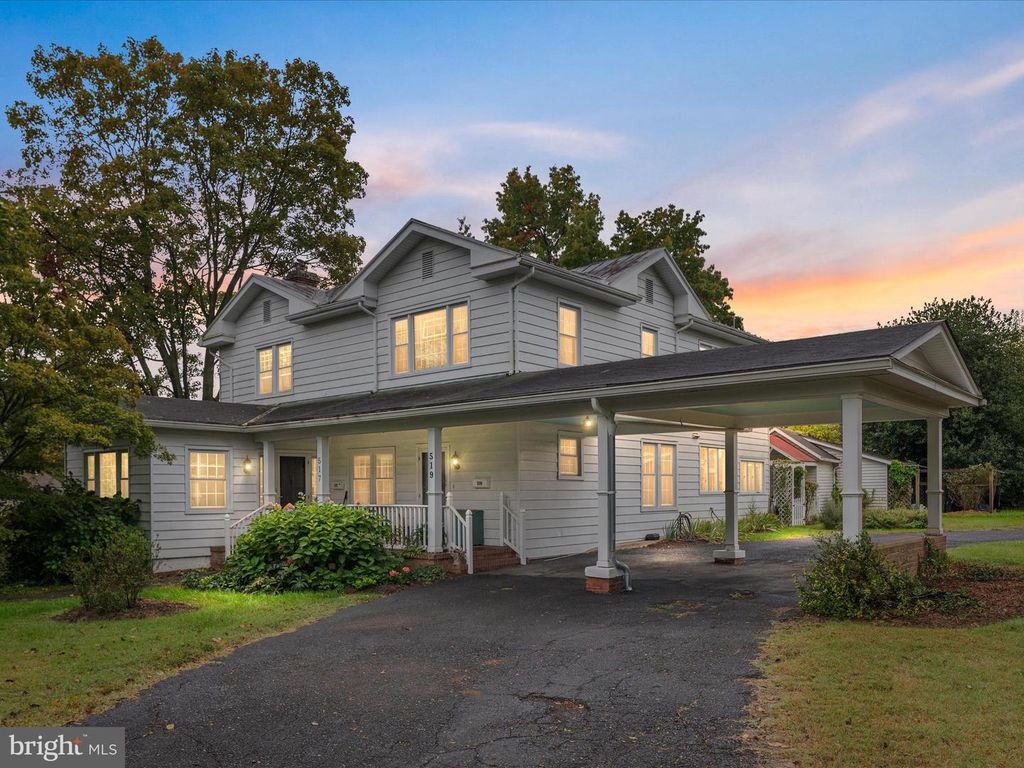 517 W LOCUST ST, Woodstock, VA 22664