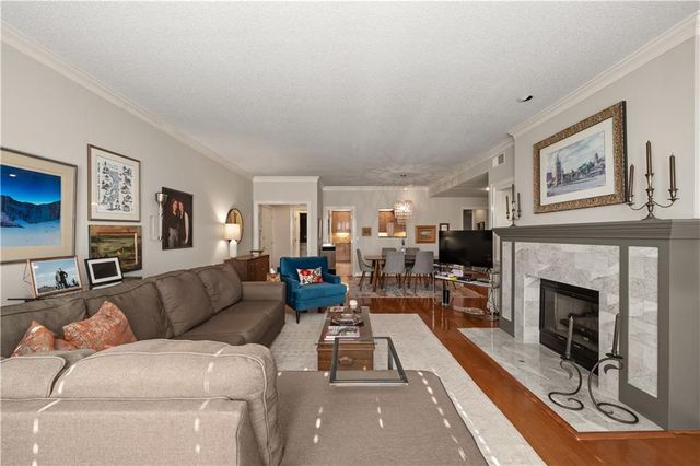 3936 Shawnee Mission Parkway, Fairway, KS 66205