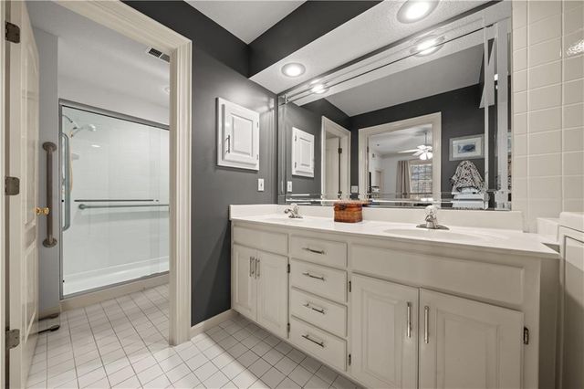 3936 Shawnee Mission Parkway, Fairway, KS 66205