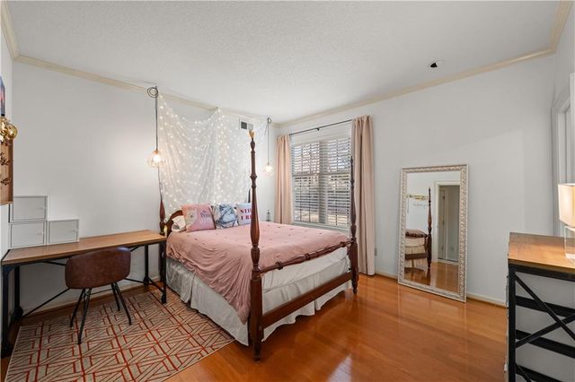 3936 Shawnee Mission Parkway, Fairway, KS 66205