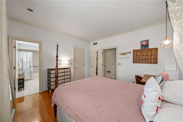 3936 Shawnee Mission Parkway, Fairway, KS 66205