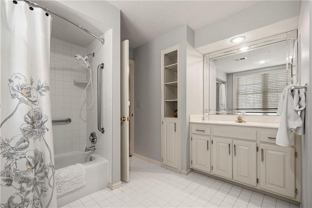 3936 Shawnee Mission Parkway, Fairway, KS 66205