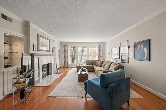 3936 Shawnee Mission Parkway, Fairway, KS 66205