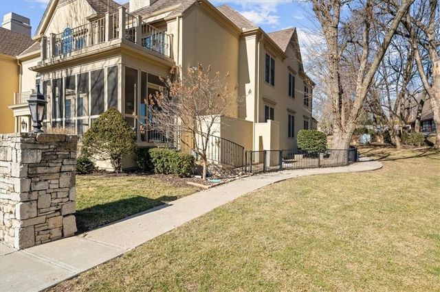 3936 Shawnee Mission Parkway, Fairway, KS 66205