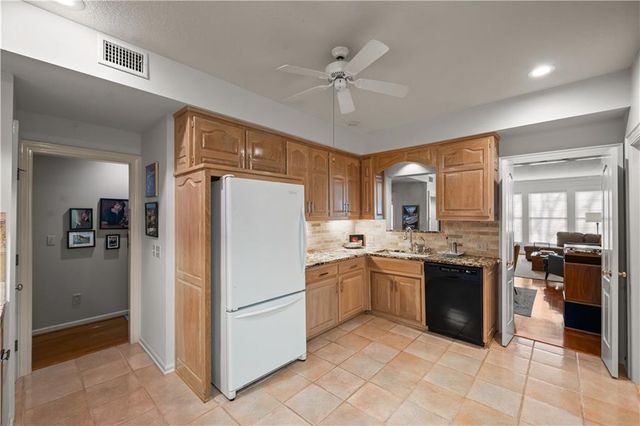 3936 Shawnee Mission Parkway, Fairway, KS 66205