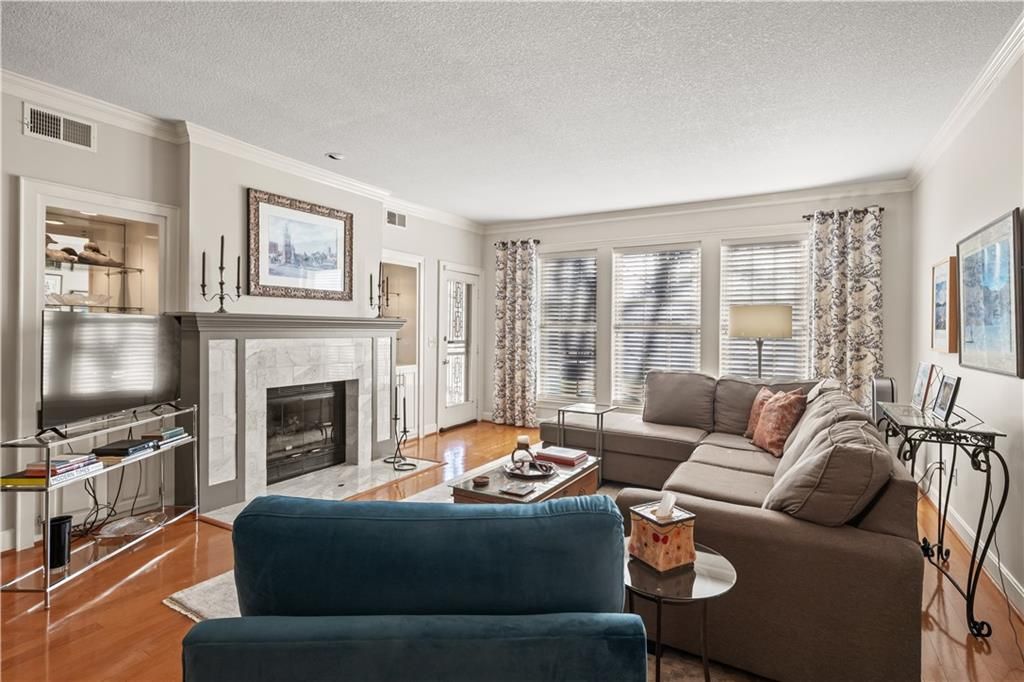 3936 Shawnee Mission Parkway, Fairway, KS 66205