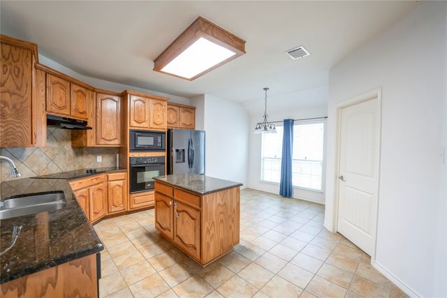 7817 LAUGHING WATERS Trail, Mckinney, TX 75070