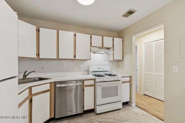94 Des Moines Court, Tinton Falls, NJ 07712