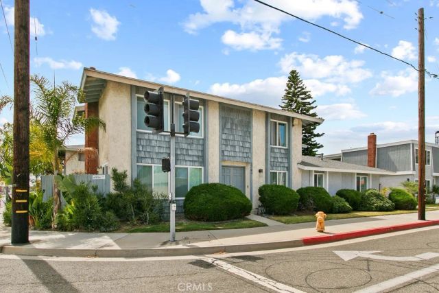 1703 Delaware Street 2, Huntington Beach, CA 92648