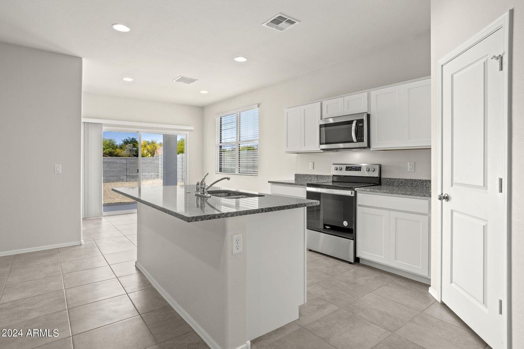 1356 W SHANNONS Way, Coolidge, AZ 85128 — exterior