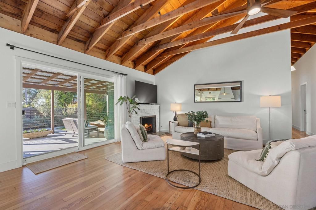 Image 10 of property listing at 554 & 556 Stratford Dr, Encinitas, CA 92024