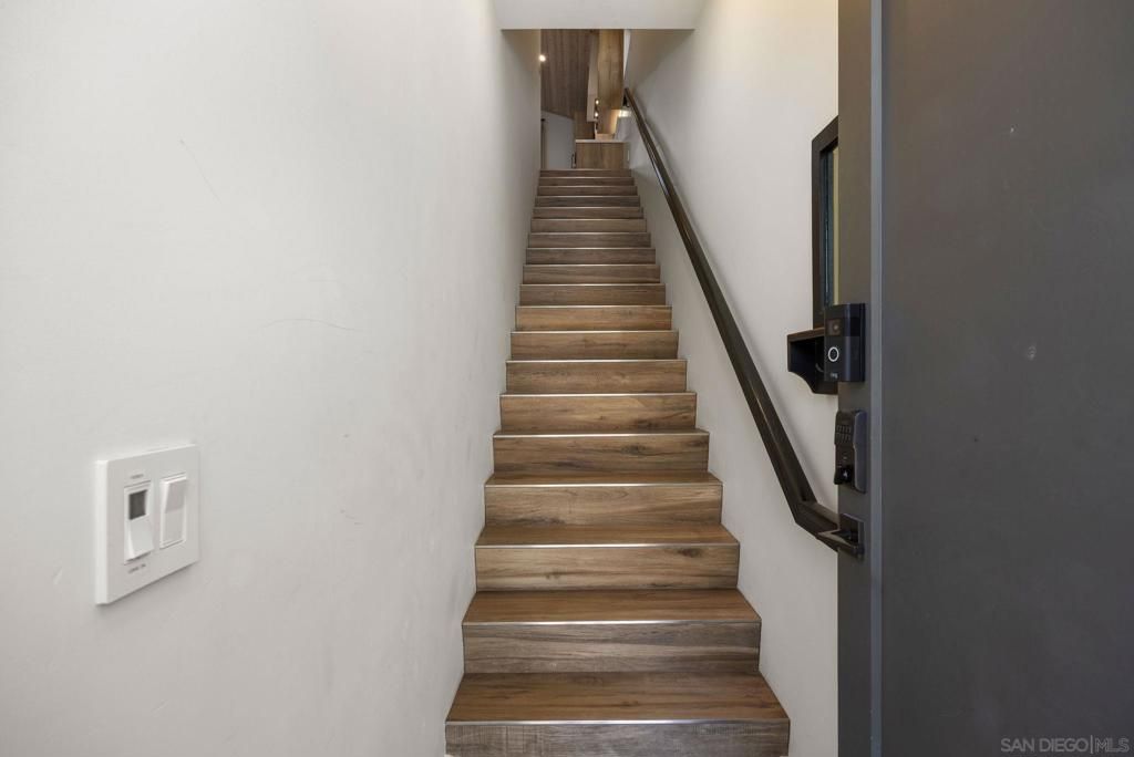 Image 25 of property listing at 554 & 556 Stratford Dr, Encinitas, CA 92024