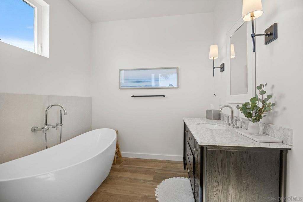 Image 34 of property listing at 554 & 556 Stratford Dr, Encinitas, CA 92024