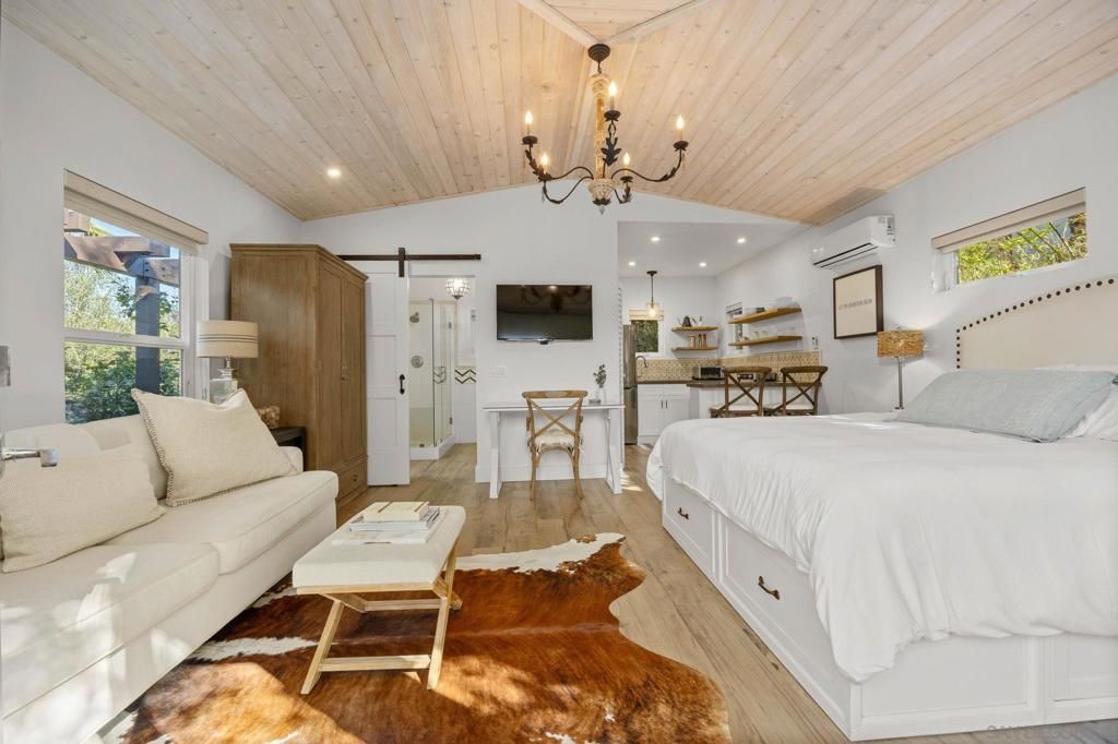 Image 38 of property listing at 554 & 556 Stratford Dr, Encinitas, CA 92024