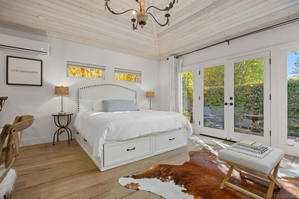 Image 39 of property listing at 554 & 556 Stratford Dr, Encinitas, CA 92024