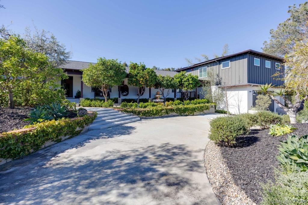 Image 4 of property listing at 554 & 556 Stratford Dr, Encinitas, CA 92024