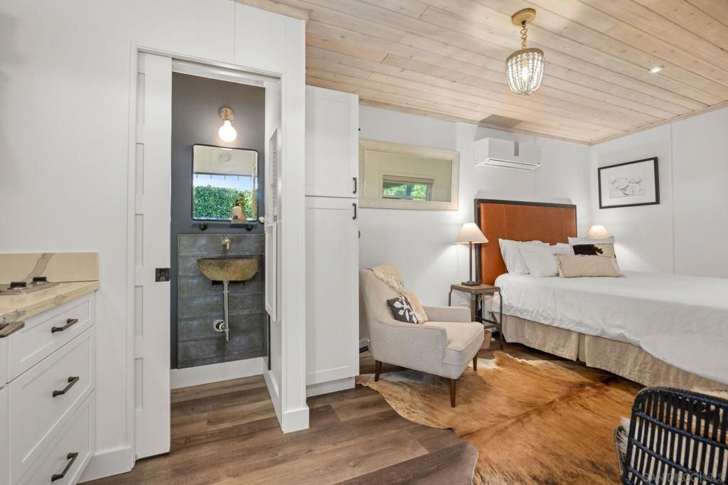 Image 42 of property listing at 554 & 556 Stratford Dr, Encinitas, CA 92024