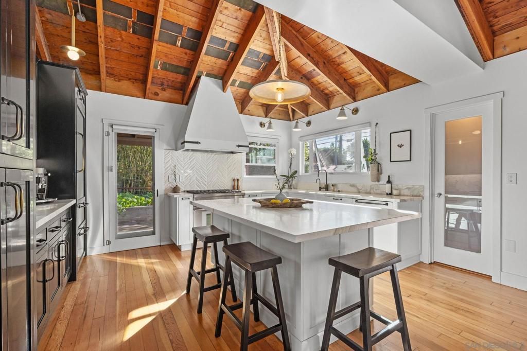 Image 6 of property listing at 554 & 556 Stratford Dr, Encinitas, CA 92024