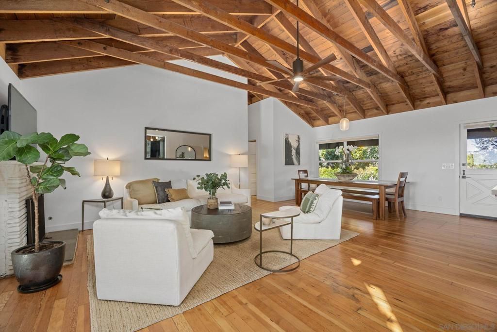 Image 9 of property listing at 554 & 556 Stratford Dr, Encinitas, CA 92024