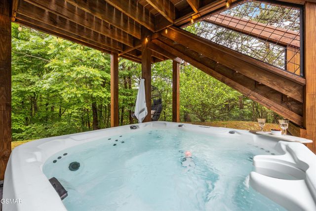 704 Blue Dun Court, Pigeon Forge, TN 37863