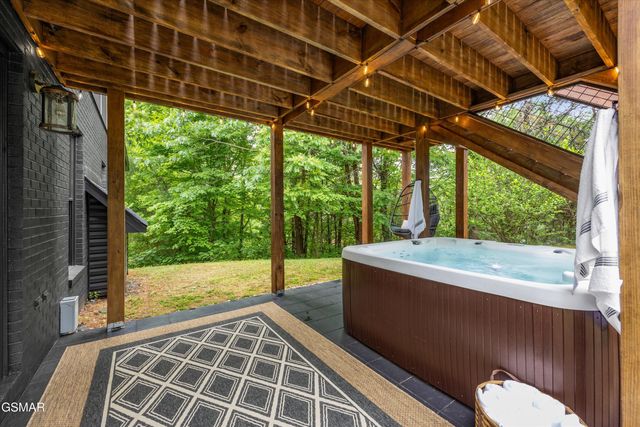 704 Blue Dun Court, Pigeon Forge, TN 37863