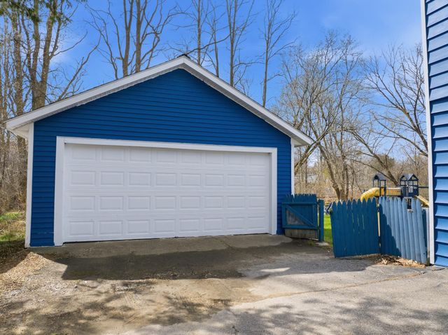 32 Gentes Road, Essex Junction, VT 05452