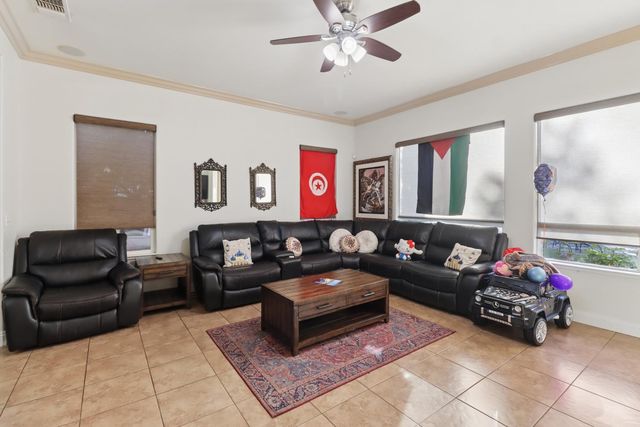 8900 Belford Ct, Roseville, CA 95747