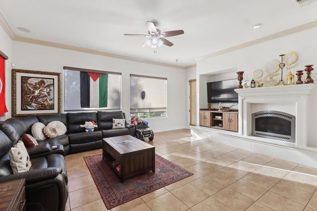 8900 Belford Ct, Roseville, CA 95747