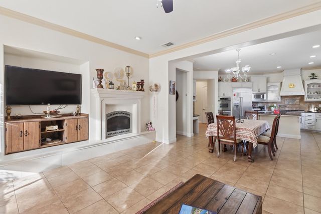 8900 Belford Ct, Roseville, CA 95747