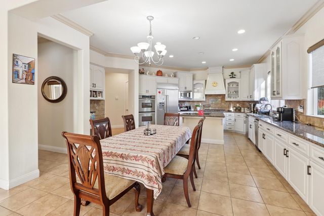 8900 Belford Ct, Roseville, CA 95747