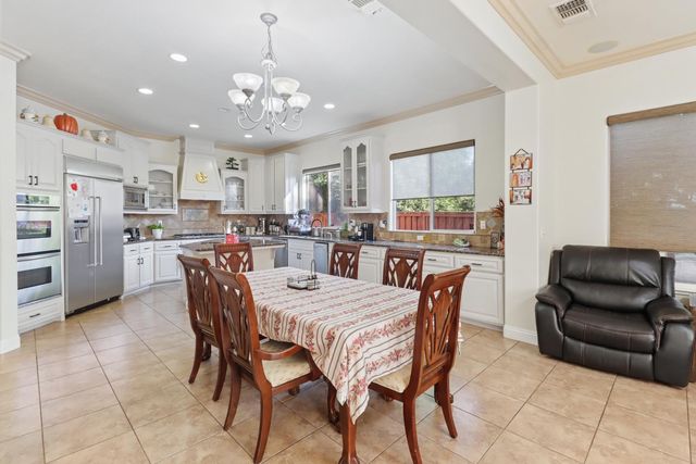 8900 Belford Ct, Roseville, CA 95747