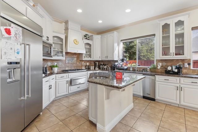 8900 Belford Ct, Roseville, CA 95747