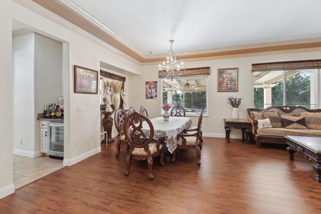 8900 Belford Ct, Roseville, CA 95747