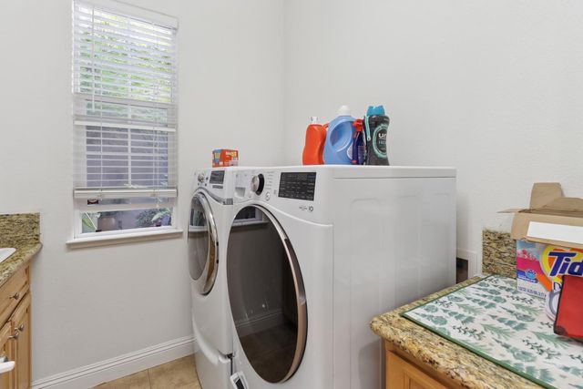 8900 Belford Ct, Roseville, CA 95747