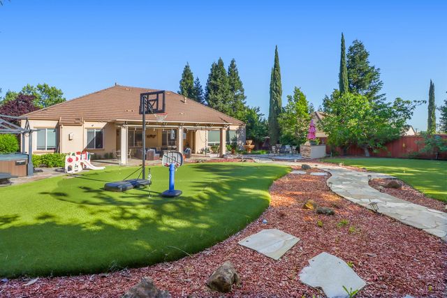 8900 Belford Ct, Roseville, CA 95747