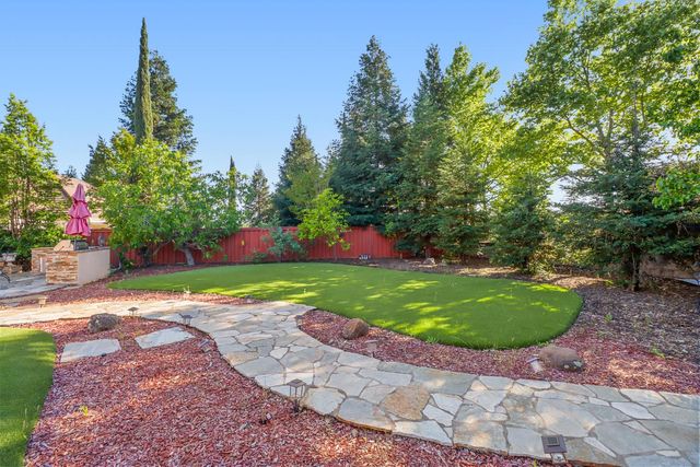 8900 Belford Ct, Roseville, CA 95747