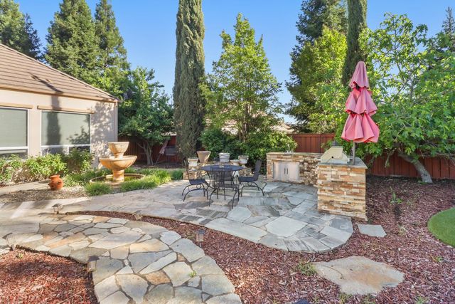 8900 Belford Ct, Roseville, CA 95747