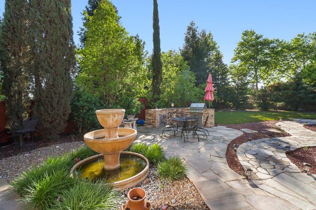 8900 Belford Ct, Roseville, CA 95747