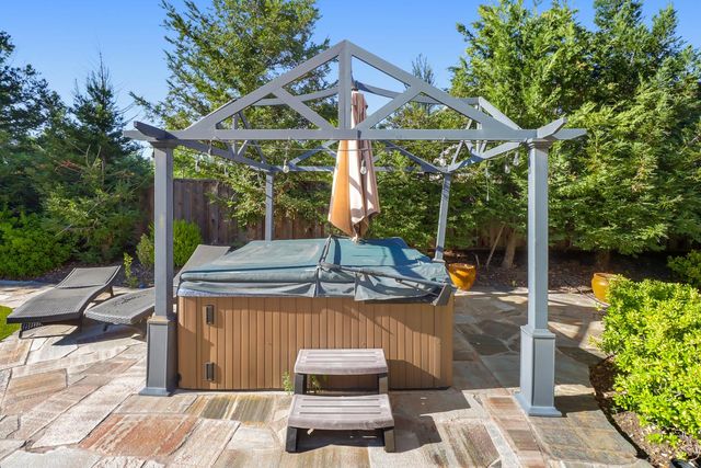 8900 Belford Ct, Roseville, CA 95747