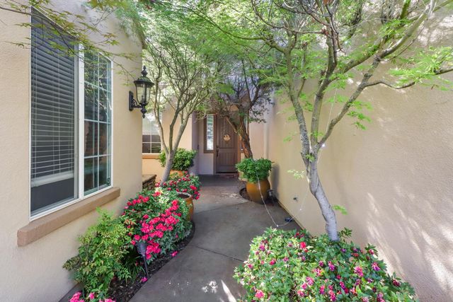 8900 Belford Ct, Roseville, CA 95747