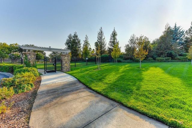 8900 Belford Ct, Roseville, CA 95747