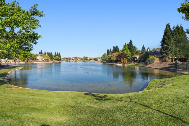 8900 Belford Ct, Roseville, CA 95747