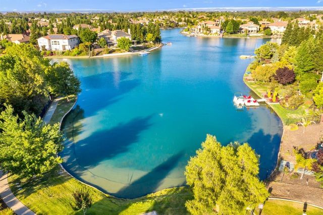 8900 Belford Ct, Roseville, CA 95747