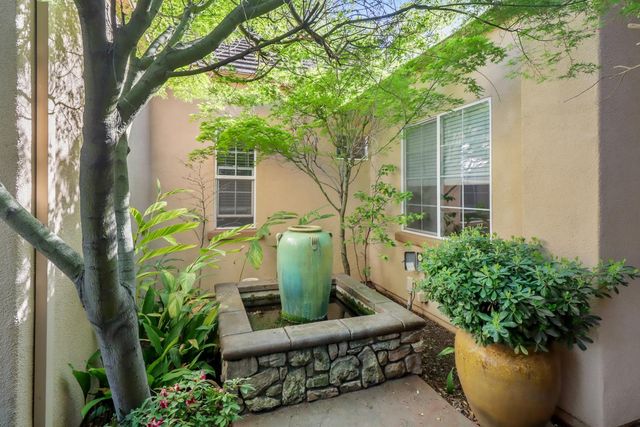 8900 Belford Ct, Roseville, CA 95747