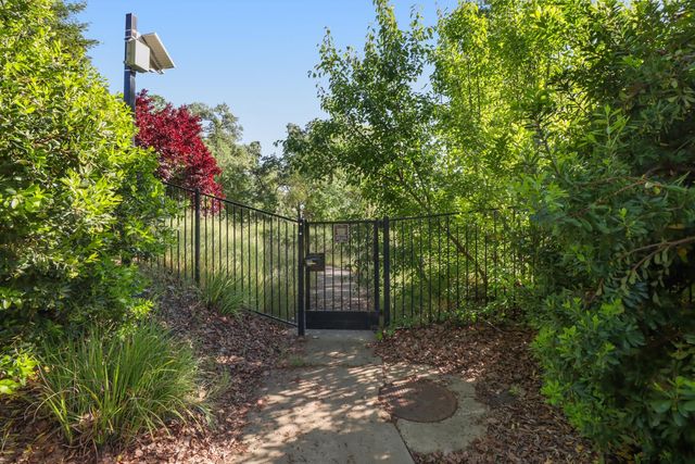 8900 Belford Ct, Roseville, CA 95747