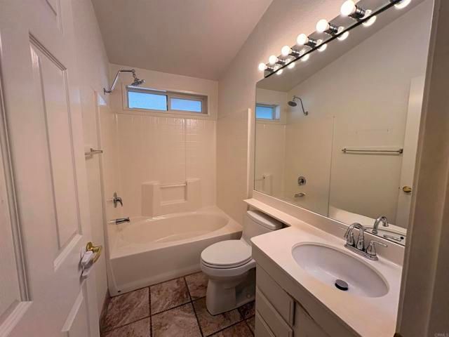 525 W El Norte Parkway 216, Escondido, CA 92026