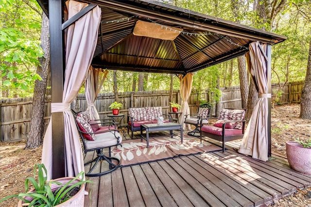1427 Preserve Park Drive, Loganville, GA 30052