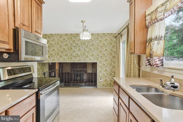 2266 EASTON CT, Waldorf, MD 20602