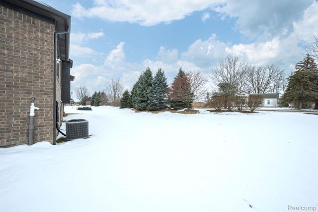 19853 Chase Drive, Macomb Township, MI 48042