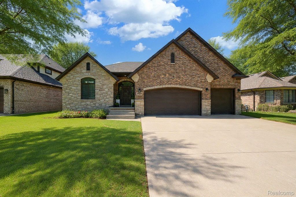 19853 Chase Drive, Macomb Township, MI 48042